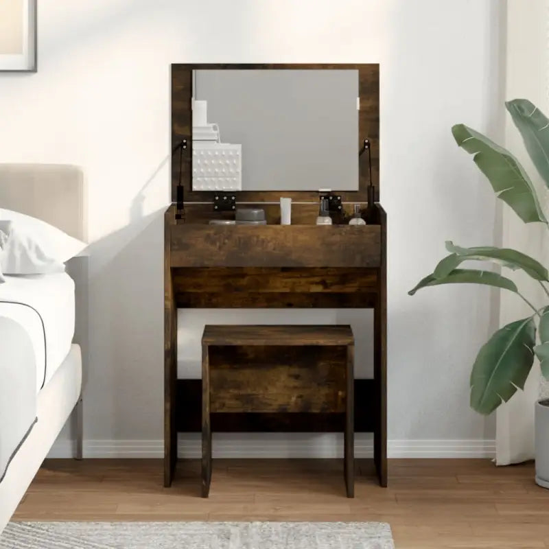 Kaptafel van bewerkt hout met binnen handbereik opbergmogelijkheden - Slaapkamerkaptafels