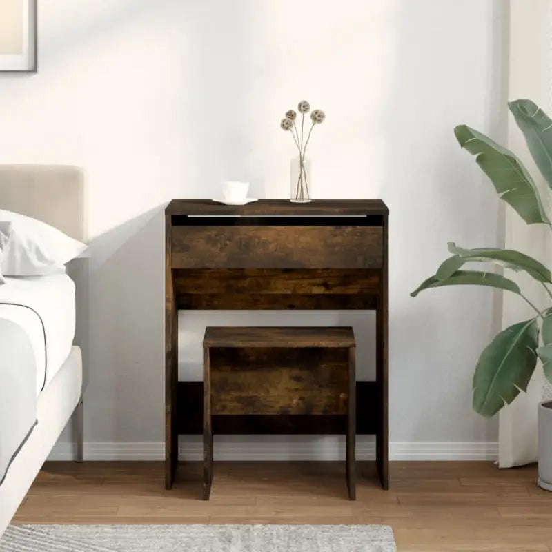 Kaptafel van bewerkt hout met binnen handbereik opbergmogelijkheden - Slaapkamerkaptafels