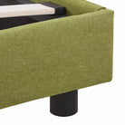 Klassiek bedframe met massief houten poten en elegante uitstraling - Bedden & bedframes