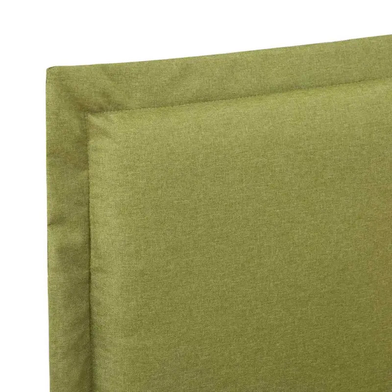 Klassiek bedframe met massief houten poten en elegante uitstraling - Bedden & bedframes