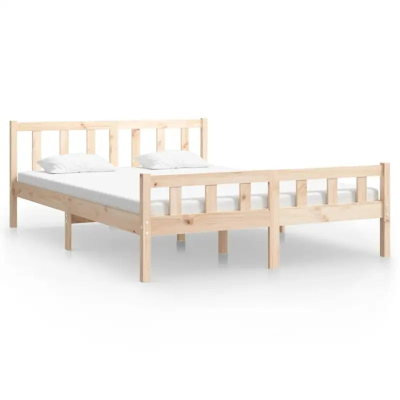 Klassiek bedframe van massief grenenhout voor een tijdloze slaapkamer uitstraling - Bedden & bedframes
