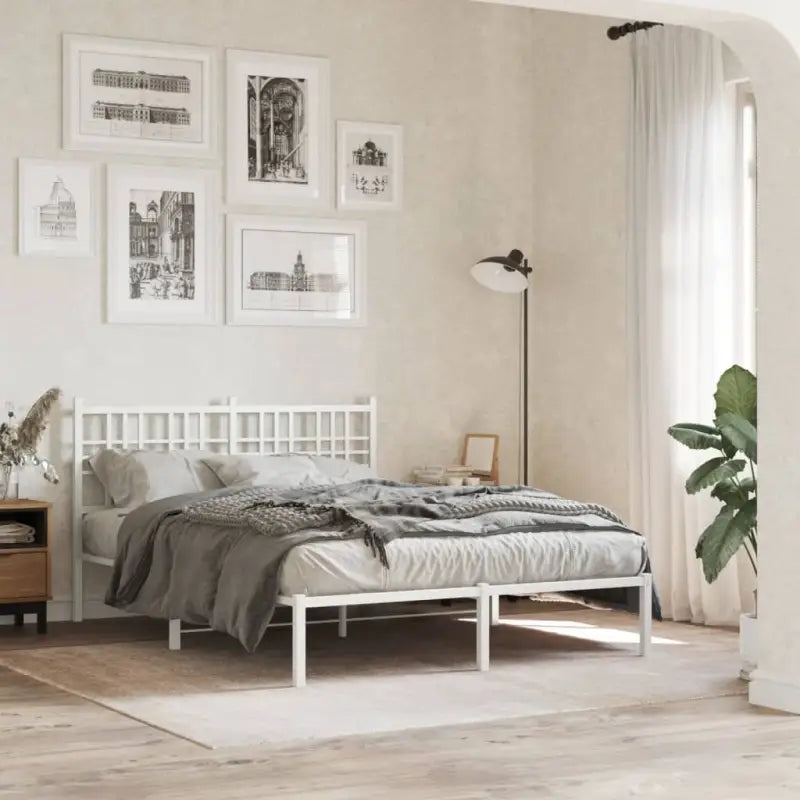 Klassiek metalen bedframe met extra opbergruimte en metalen latten - Wit / 140 x 190 cm / met hoofdbord - Bedden &