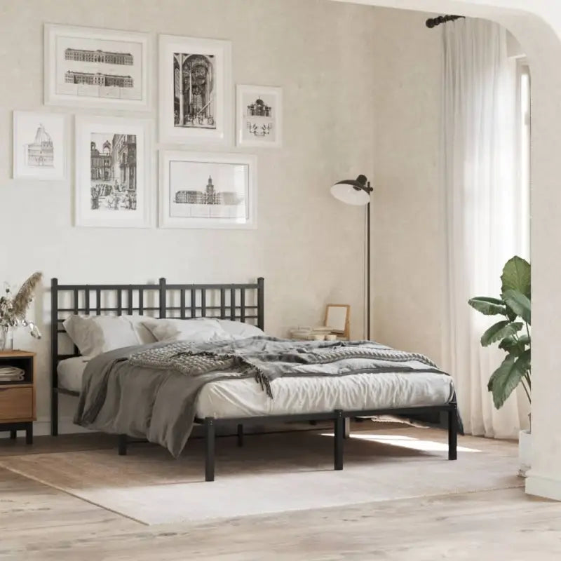 Klassiek metalen bedframe met extra opbergruimte en metalen latten - Zwart / 140 x 190 cm / met hoofdbord - Bedden &