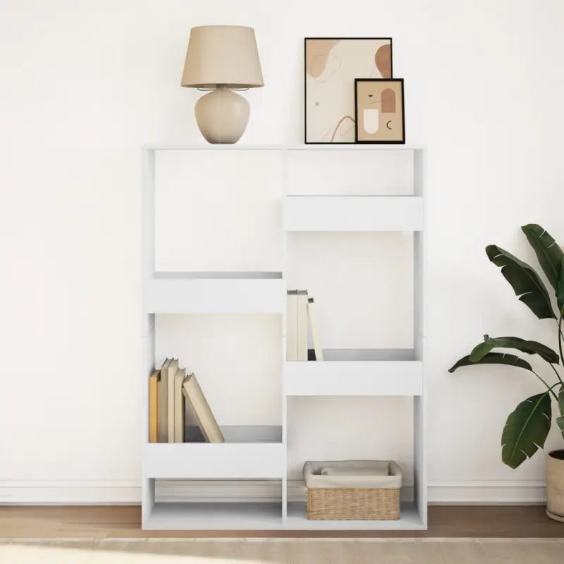Klassieke boekenkast van bewerkt hout voor een stijlvol interieur - Boekenkasten