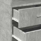 Klassieke hoge kast van bewerkt hout voor een stijlvolle keuken of woonkamer - Dressoirs & buffetkasten