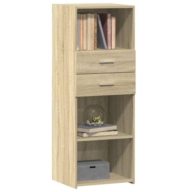 Klassieke hoge kast van bewerkt hout voor elegant en praktisch interieur - Dressoirs & buffetkasten