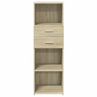 Klassieke hoge kast van bewerkt hout voor elegant interieur - Dressoirs & buffetkasten