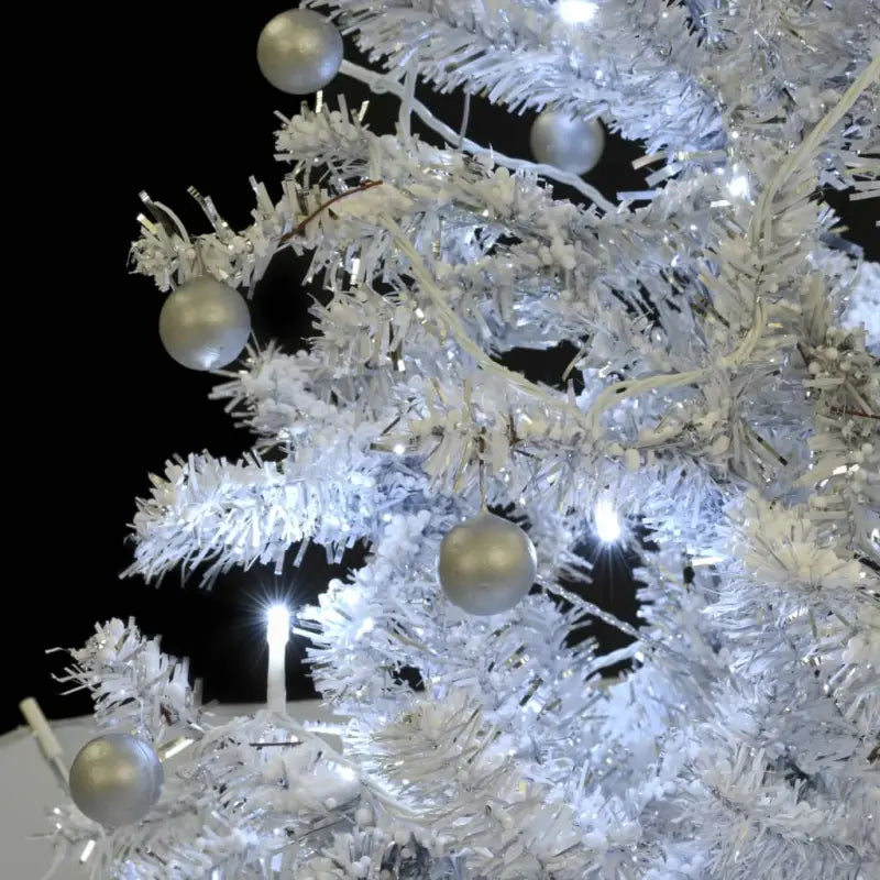 Kunstkerstboom met vallend sneeuw en levendige takken - Kerstbomen
