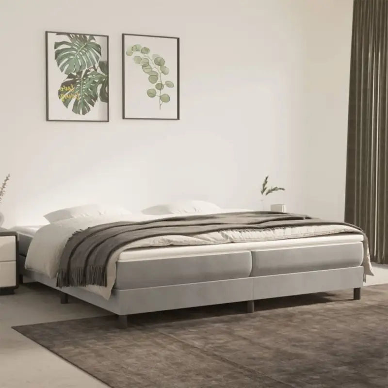 Lichtgrijs bed met multiplex lattenbodem en zacht fluweel materiaal - Lichtgrijs / 200 x 200 cm / 25 cm - Bedden &