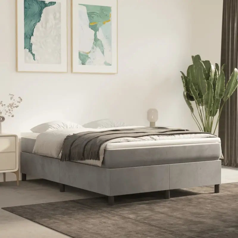 Lichtgrijs bed met multiplex lattenbodem en zacht fluweel materiaal - Lichtgrijs / 140 x 190 cm / 35 cm - Bedden &