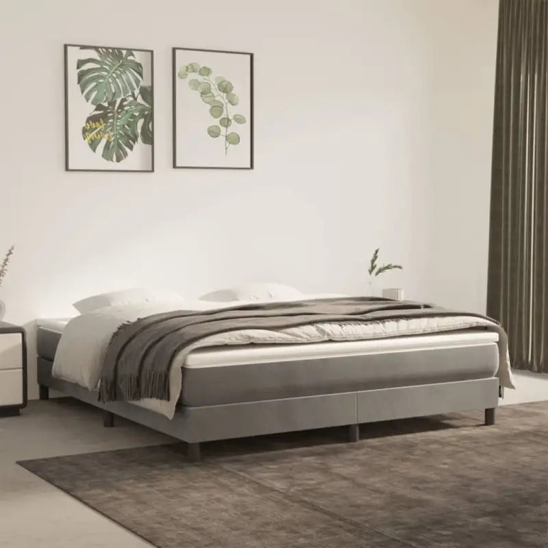 Lichtgrijs bed met multiplex lattenbodem en zacht fluweel materiaal - Bedden & bedframes