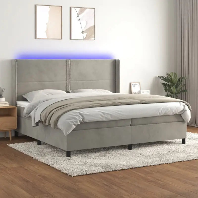Lichtgrijs materiaal boxspring met schuim vulling voor een rustgevende slaap - Lichtgrijs / 200 x 200 cm / Effen