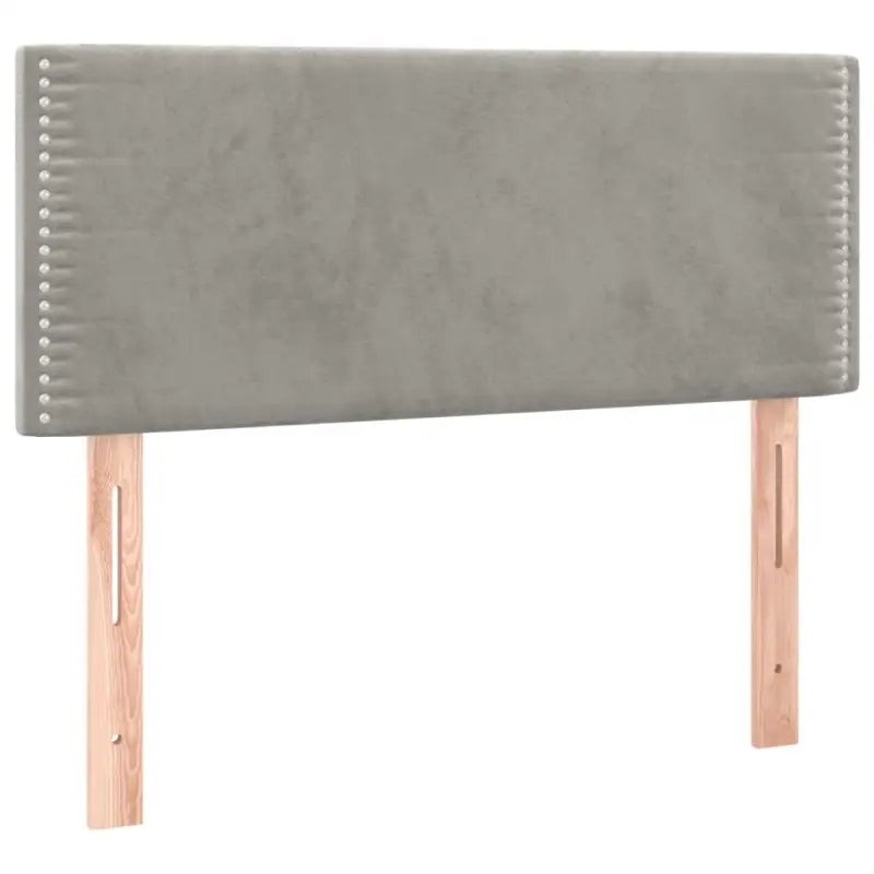 Lichtgrijs materiaal voor boxspringbed met schuim vulling en juiste afmetingen - Bedden & bedframes