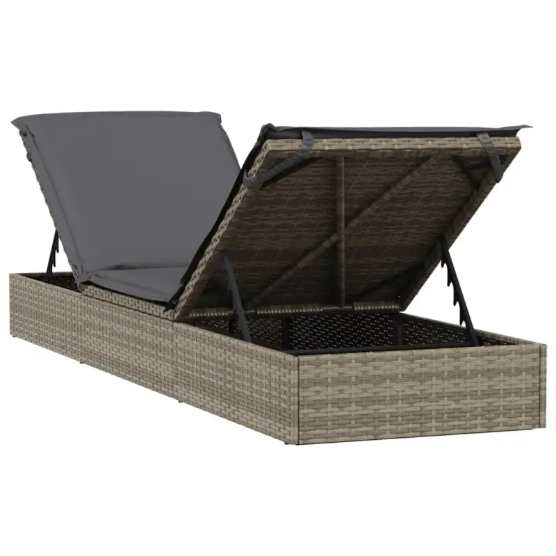 Ligstoelen met tafel van PE-rattan in grijs materiaal voor buitengebruik - Ligstoelen