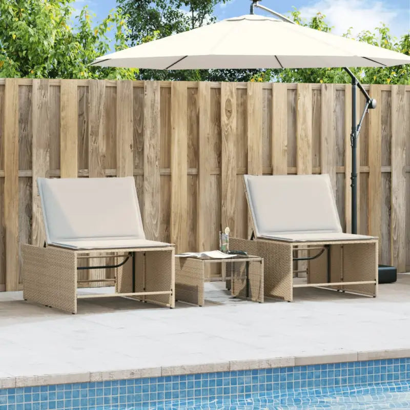 Ligstoelen van poly rattan met gemakkelijk schoon en gehard glas oppervlak - Ligstoelen