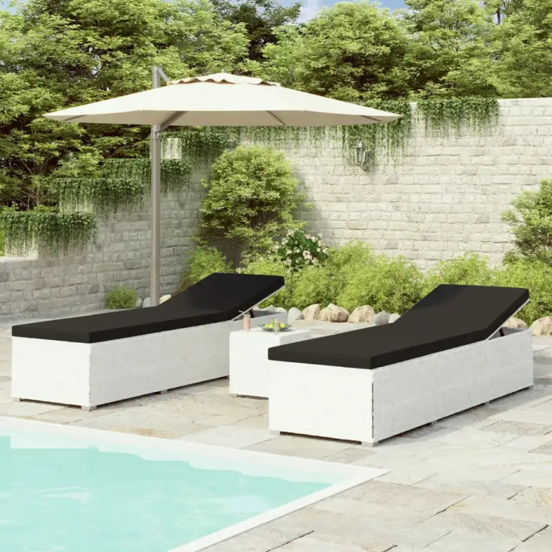 Luxe loungestoelen voor een ontspannende zonnige dag - Ligstoelen