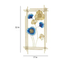 Luxe metalen wanddecoratie met gouden bloemmotieven en blauwe accenten - Visueel kunstwerk