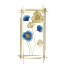 Luxe metalen wanddecoratie met gouden bloemmotieven en blauwe accenten - Visueel kunstwerk