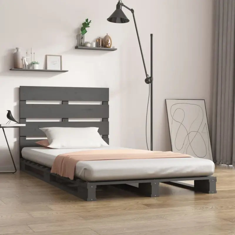 Massief Grenenhouten Bedframe met Levering Bevat voor Een Natuurlijke Sfeer - Grijs / 100 x 200 cm - Bedden & bedframes