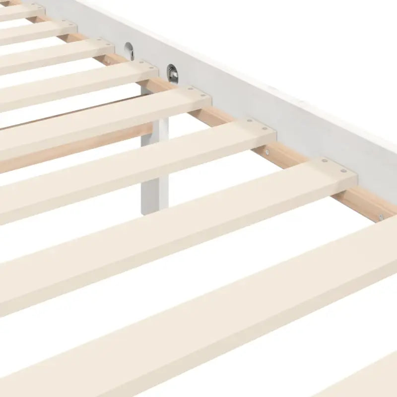 Massief grenenhouten bedframe voor een natuurlijke en praktische inrichting - Bedden & bedframes