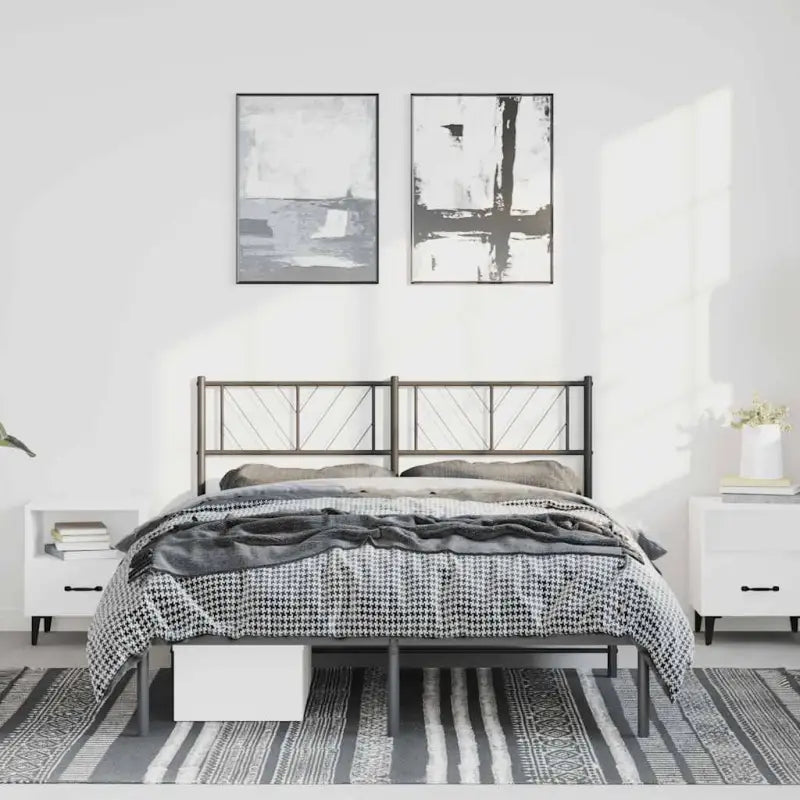 Metalen bedframe met extra opbergruimte en stevige metalen latten - Zwart / 135 x 190 cm / met hoofdbord - Bedden &