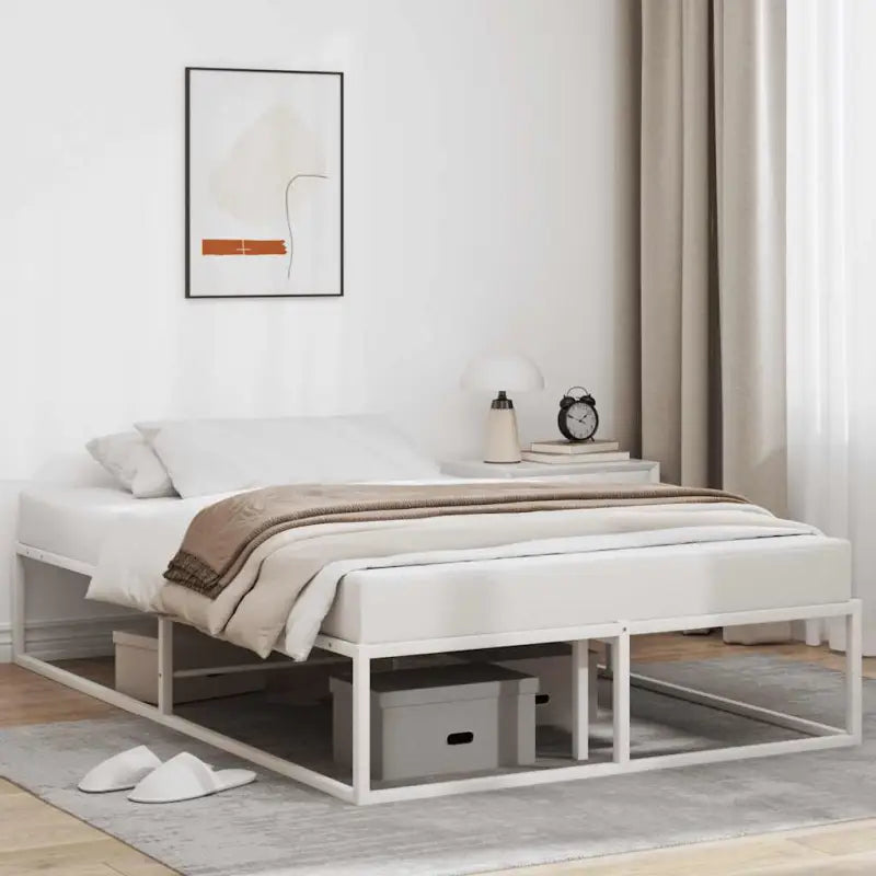 Metalen bedframe met gepoedercoat afwerking voor een klassieke slaapkamer - Bedden & bedframes