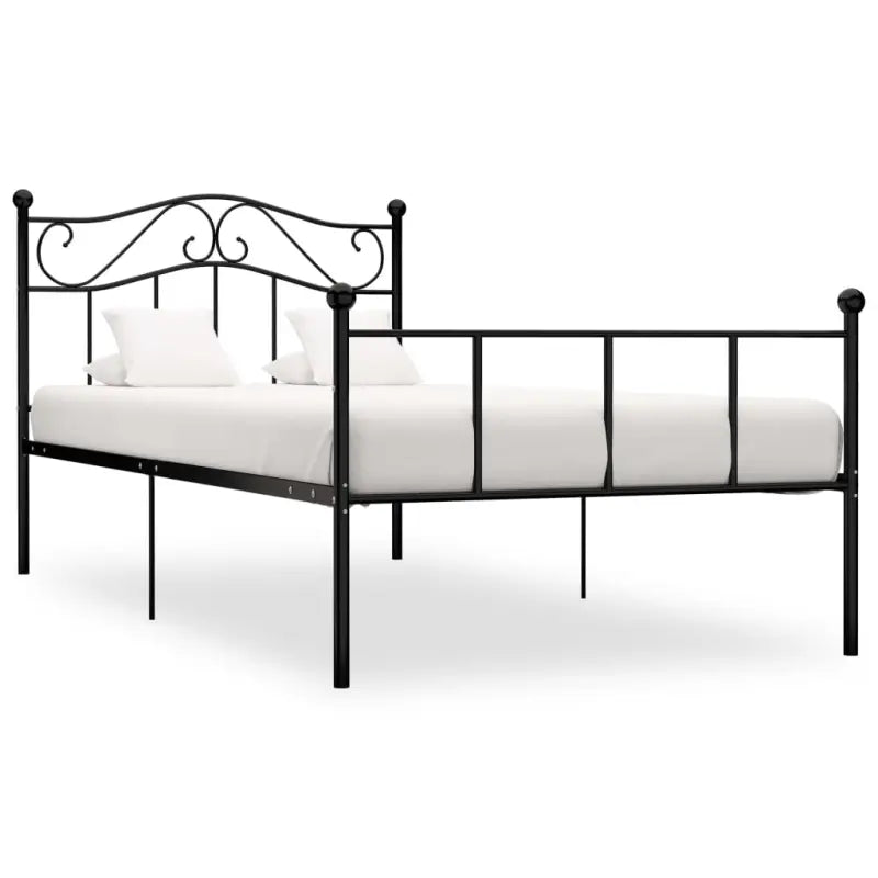 Metalen bedframe voor een klassieke en elegante slaapkamer sfeer - Bedden & bedframes
