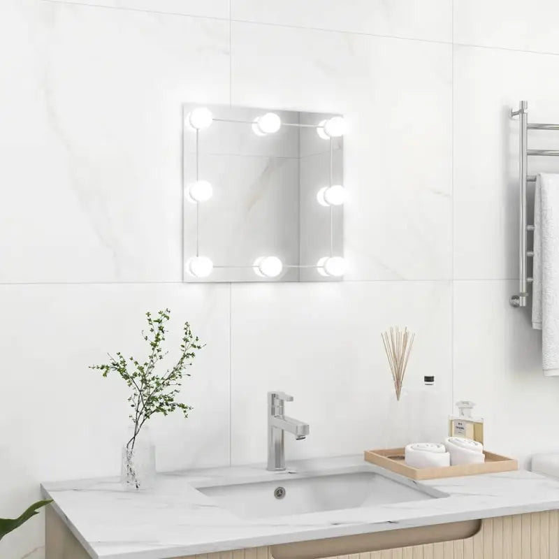 Minimalistische wandspiegel voor een ruimere uitstraling - 40 x 40 cm / 1 / Met LED’s - Spiegels