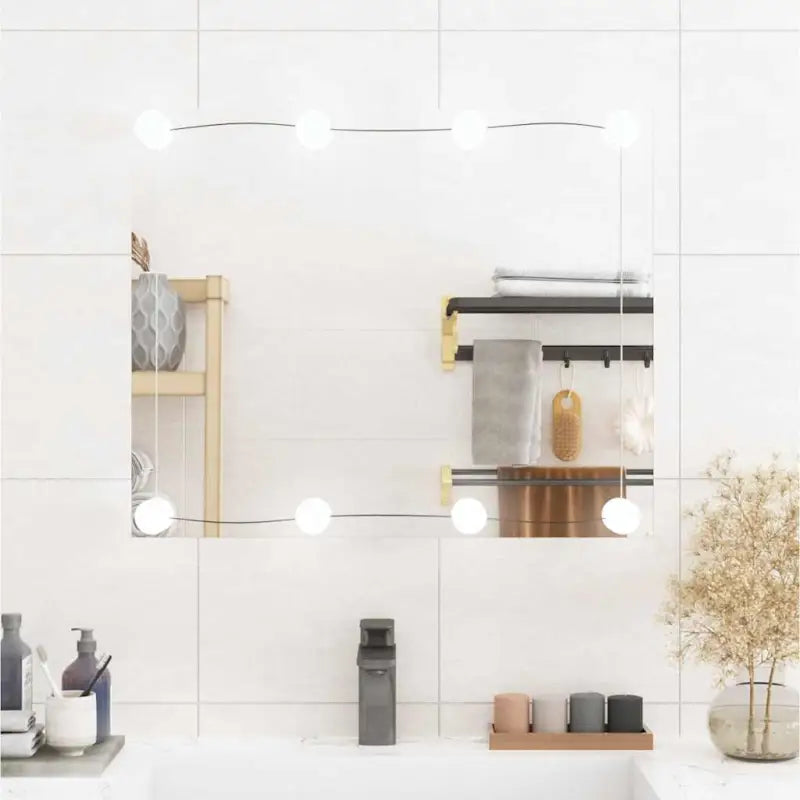 Minimalistische wandspiegel voor een ruimere uitstraling - 50 x 60 cm / 1 / Met LED’s - Spiegels