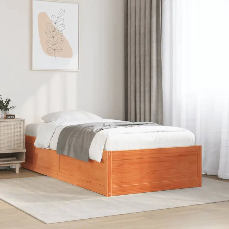 Moderne bedframe van massief grenenhout met multiplex lattenbodem - Wasbruin / 90 x 190 cm - Bedden & bedframes