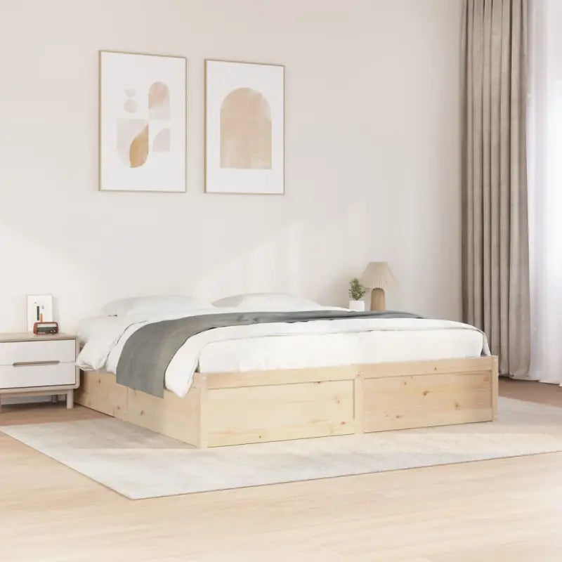 Moderne bedframe van massief grenenhout met multiplex lattenbodem - Massief grenenhout / 200 x 200 cm - Bedden &