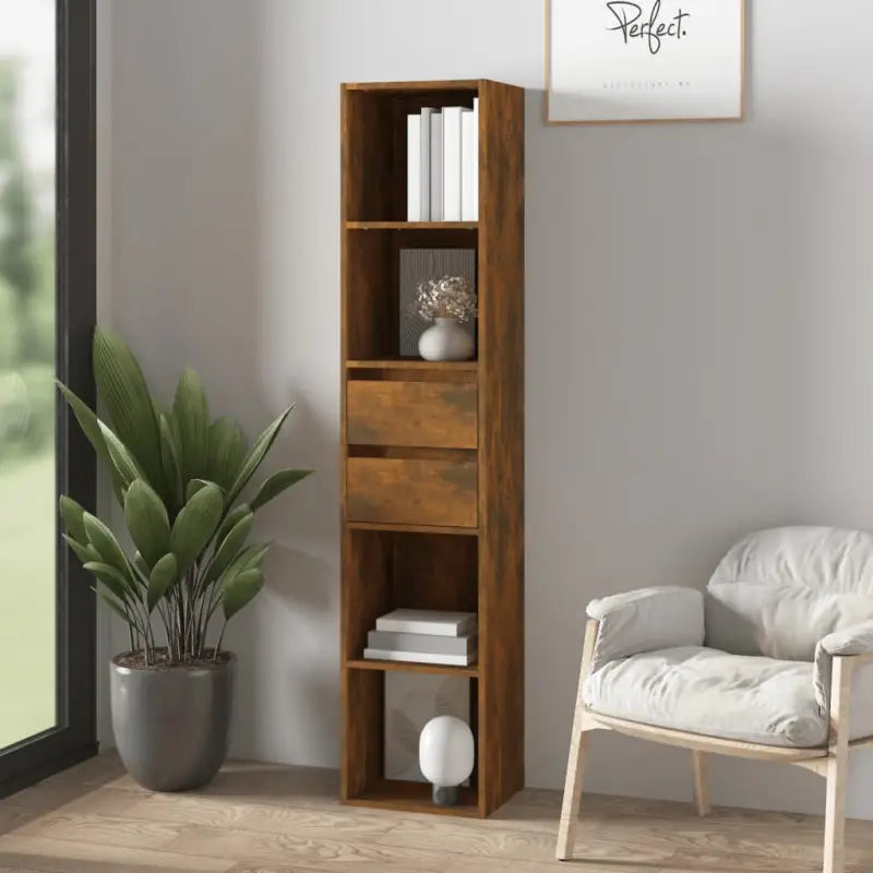 Moderne boekenkast van bewerkt hout voor een strakke inrichting - Boekenkasten