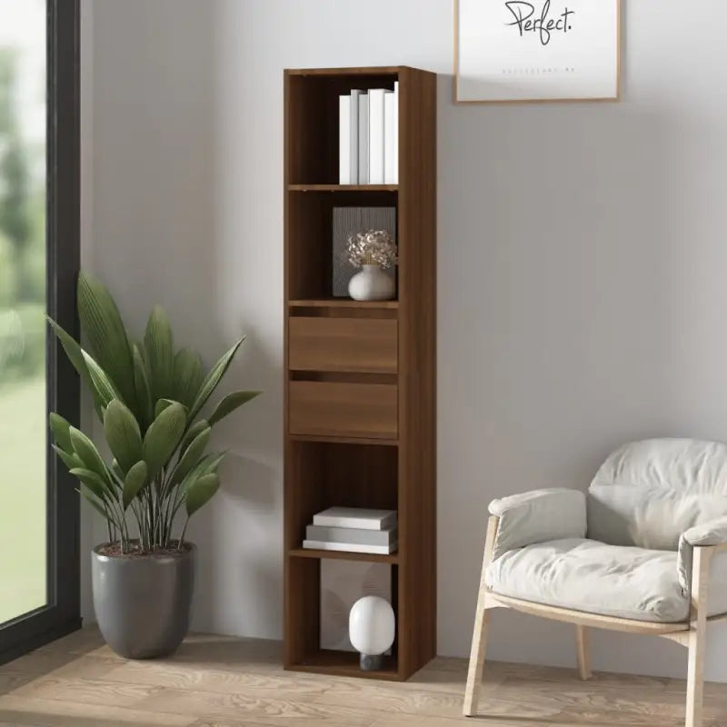 Moderne boekenkast van bewerkt hout voor een strakke inrichting - Boekenkasten