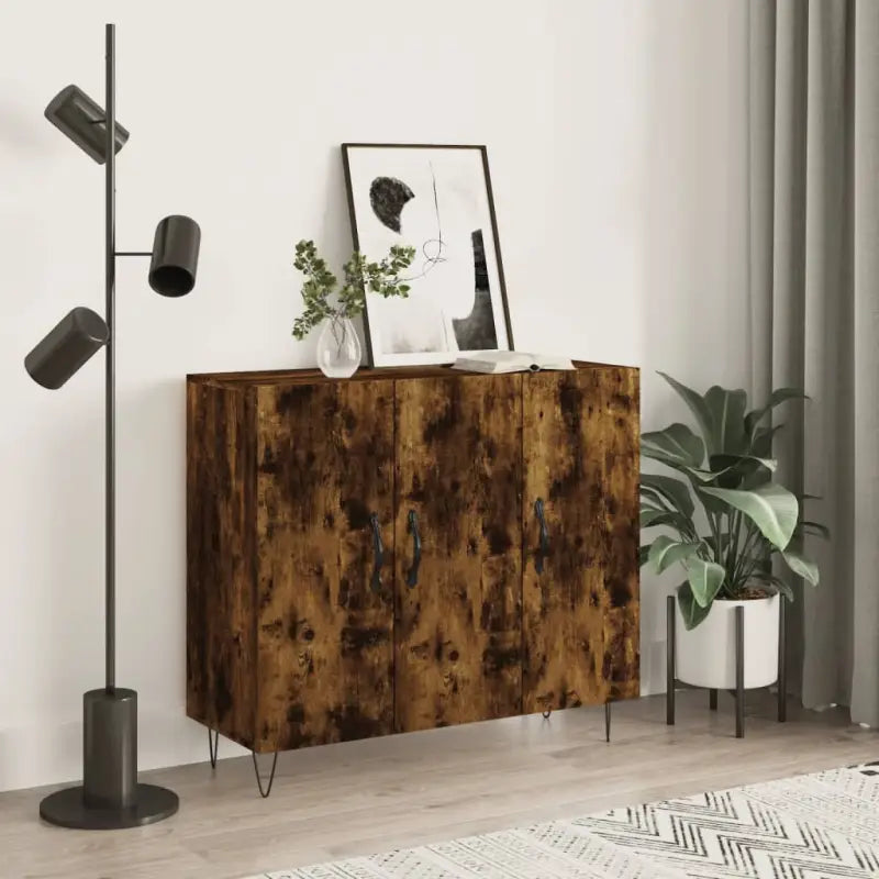 Moderne dressoir met bewerkt hout en metalen poten voor een tijdloze uitstraling - Dressoirs & buffetkasten