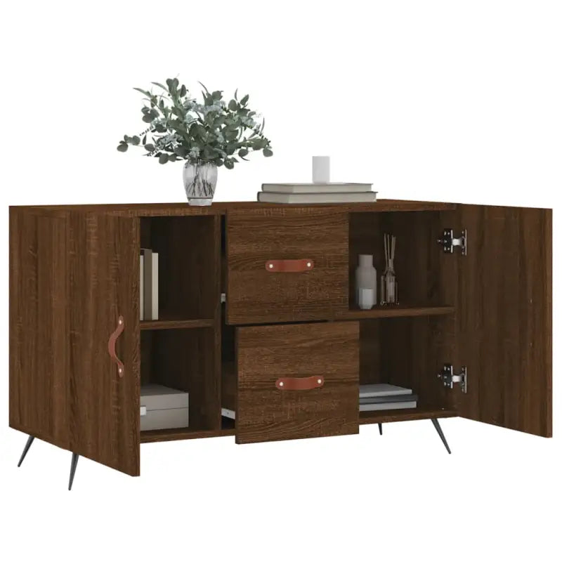 Moderne dressoir met bewerkt hout en metalen poten voor een tijdloze uitstraling - Dressoirs & buffetkasten