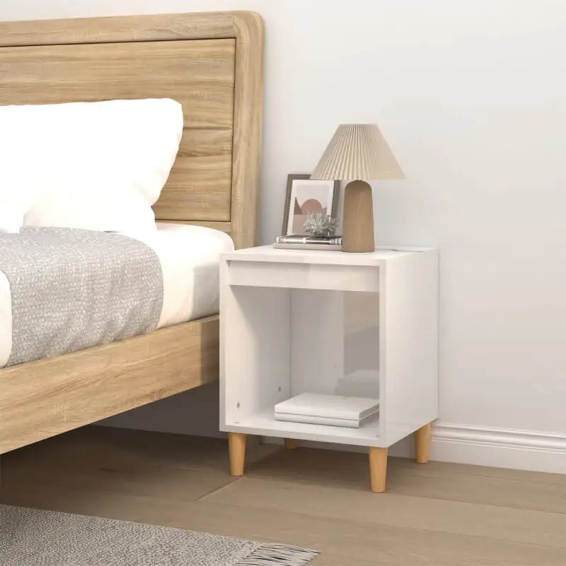 Nachtkastje met elegant ontwerp in bewerkt hout en hoogglans wit - Nachtkastjes