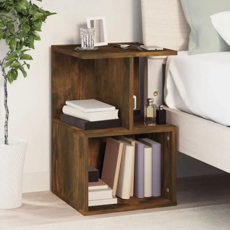 Nachtkastje met elegant ontwerp van bewerkt hout voor een tijdloze stijl - Nachtkastjes