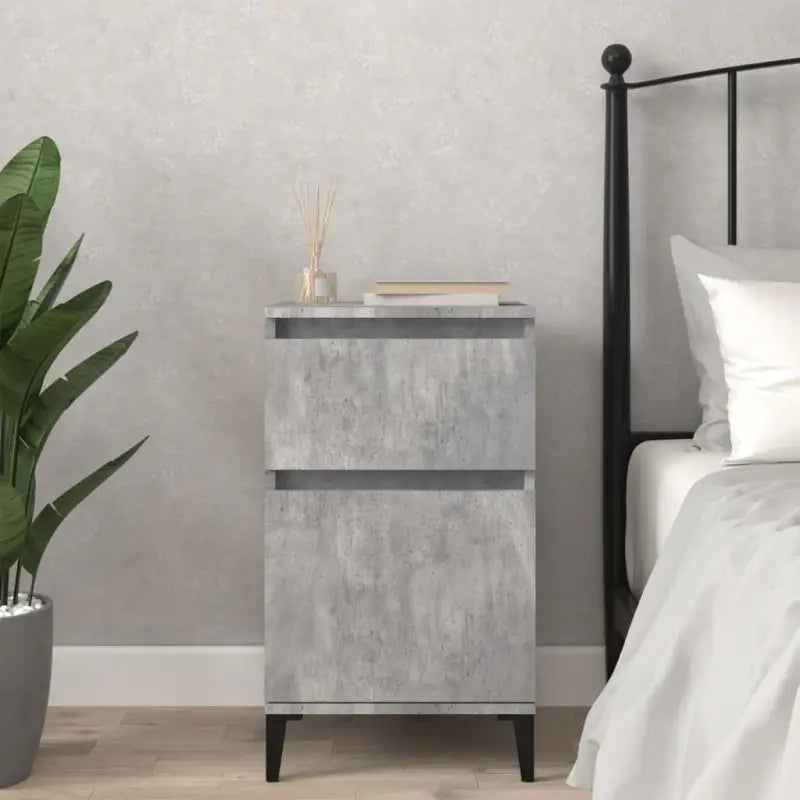 Nachtkastje van bewerkt hout met tijdloos en elegant ontwerp - Nachtkastjes