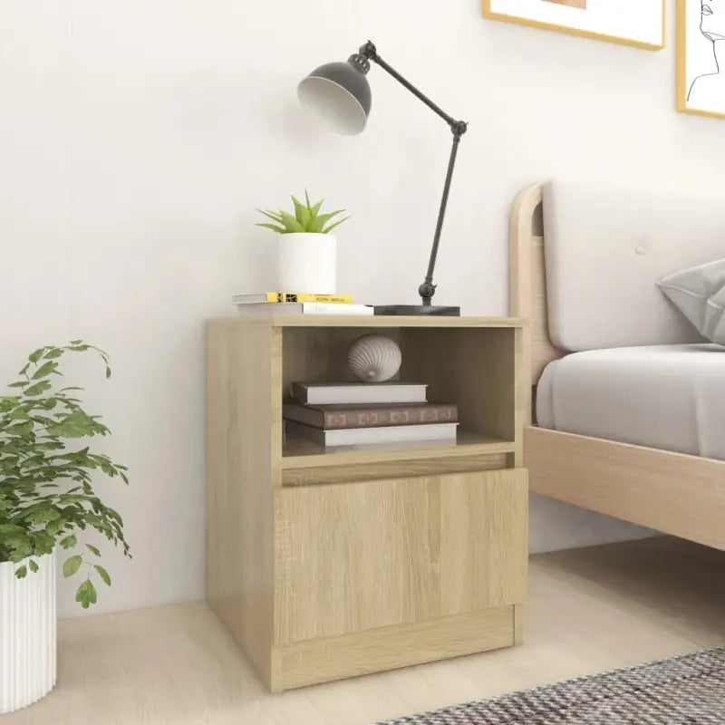 Nachtkastje van bewerkt hout met trendy en stevig ontwerp - Nachtkastjes
