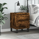 Nachtkastjes met bewerkt hout en metalen poten voor een strak interieur - Gerookt eiken / 1 - Nachtkastjes