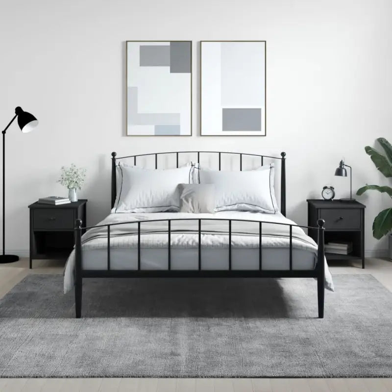 Nachtkastjes met bewerkt hout en verstelbare poten voor tijdloze uitstraling - Nachtkastjes