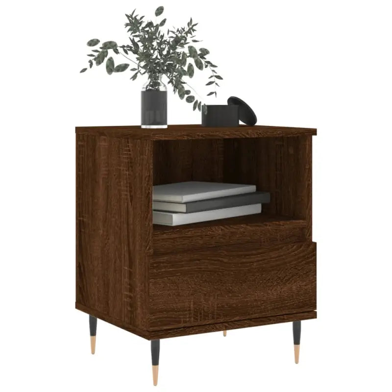 Nachtkastjes van bewerkt hout met metalen poten voor een elegante uitstraling - Nachtkastjes