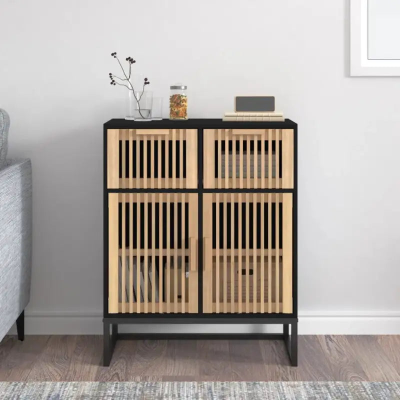 Opbergkast met ijzeren poot en bewerkt hout voor een tijdloos interieur - Opbergkasten & lockerkasten