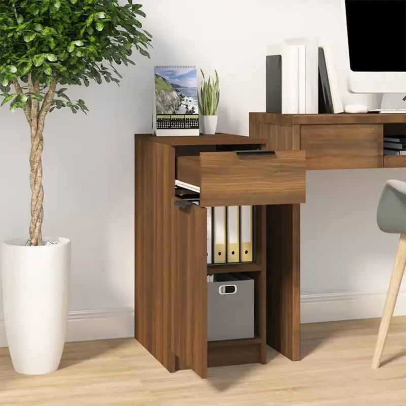 Opbergkast van bewerkt hout voor praktische en decoratieve opberging - Opbergkasten & lockerkasten