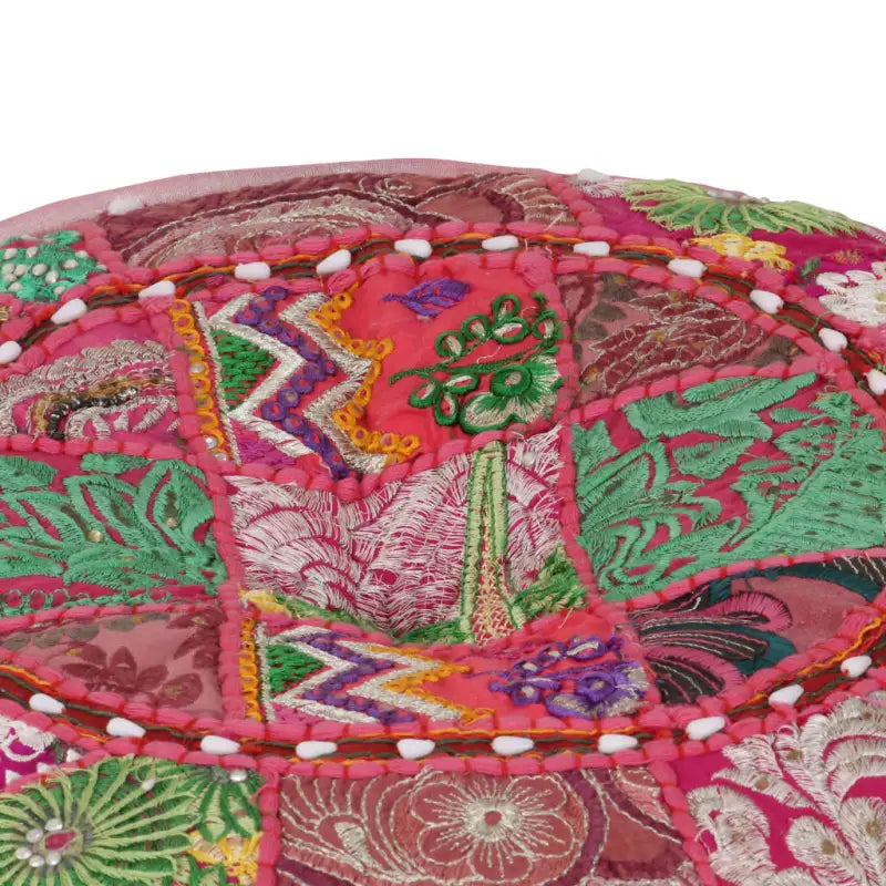 Poefs met Patchwork Ontwerp en Prachtige Borduursels in Vintage Stijl - Poefs