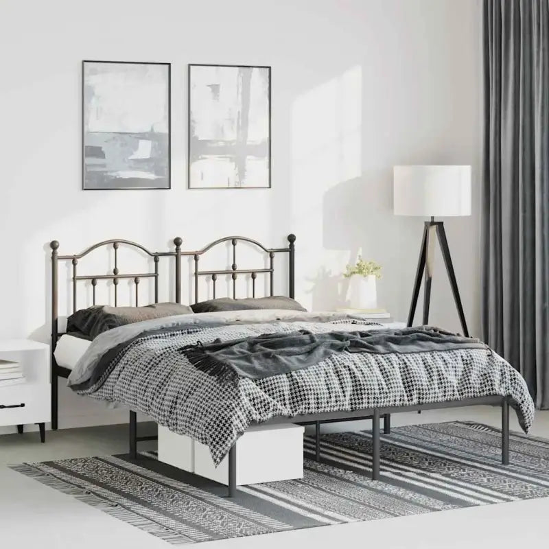 Robuust metalen bedframe met extra opbergruimte en tijdloos design - Zwart / 150 x 200 cm / met hoofdbord - Bedden &