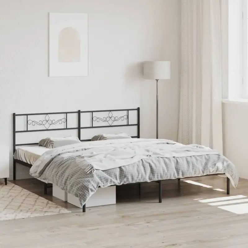 Robuust metalen bedframe met extra opbergruimte en tijdloos design - Zwart / 180 x 200 cm / met hoofdbord - Bedden &