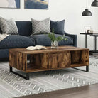 Salontafel met bewerkt hout en ijzeren poten voor stijl en functionaliteit - Salontafels
