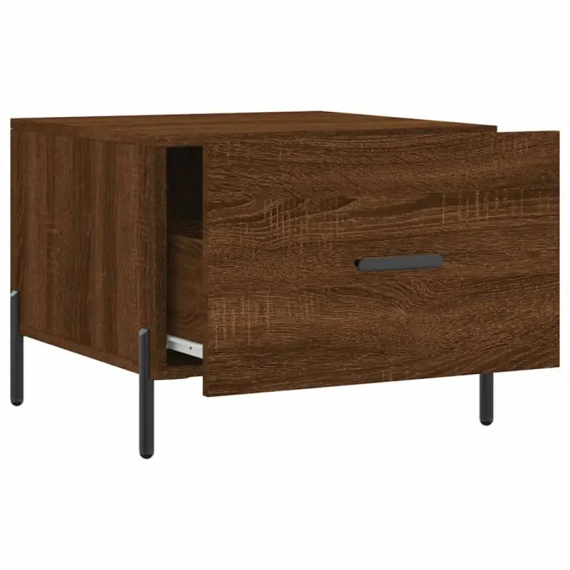 Salontafel met ijzeren poten en bewerkt hout voor een elegante woonkamer - Salontafels