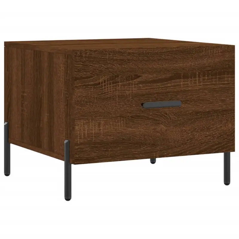 Salontafel met ijzeren poten en bewerkt hout voor een elegante woonkamer - Salontafels